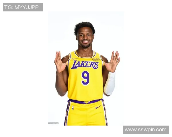 足球明星布朗尼的精彩人生与职业生涯全景介绍及最新照片展示